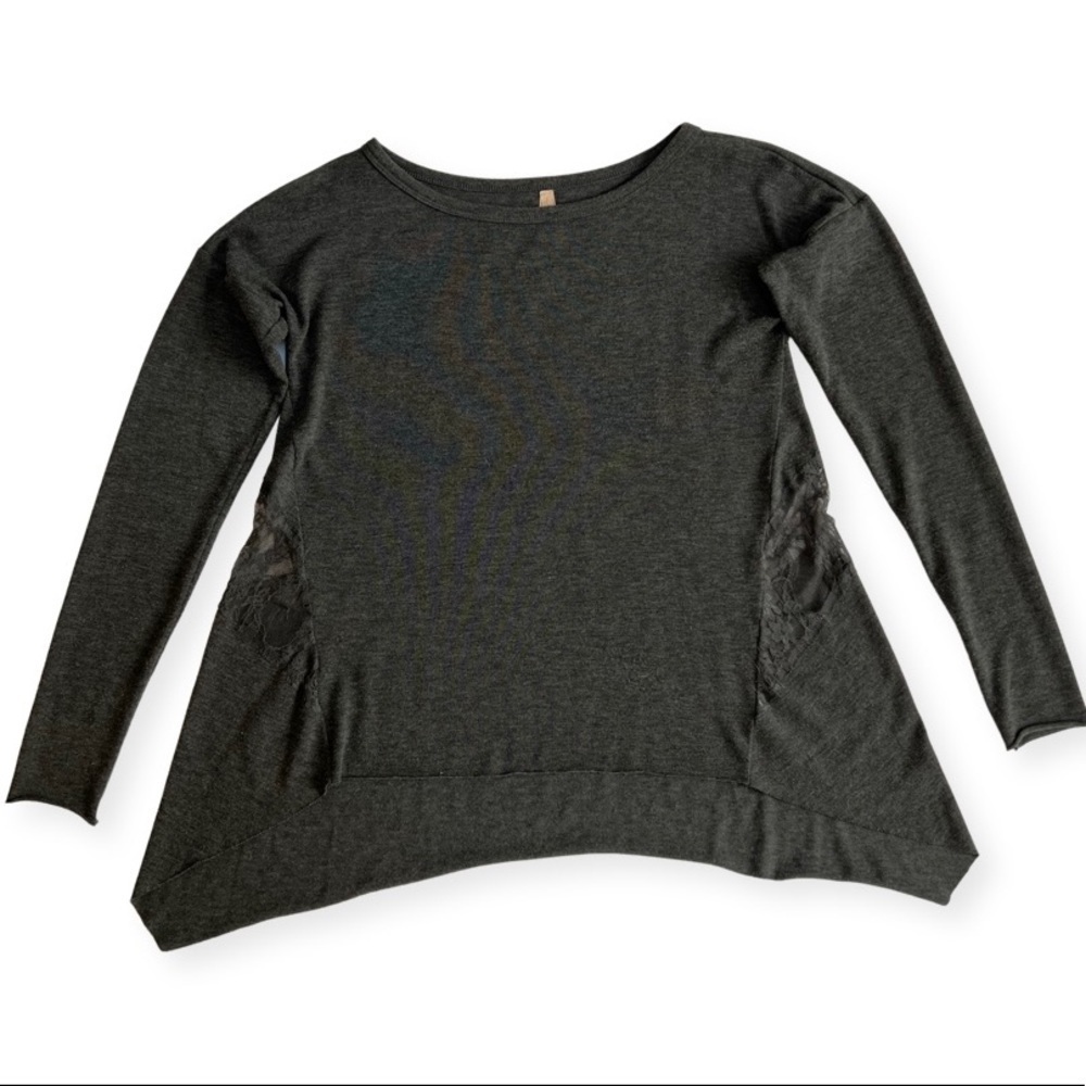 Bailey 44 scoop neck asymmetrical hem gray sweater with lace inset size M
